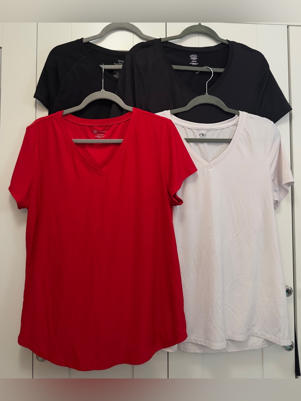 4 V Neck Tee Shirt Tops Bundle Sz LG & XL Like New! FIRM PRICE!